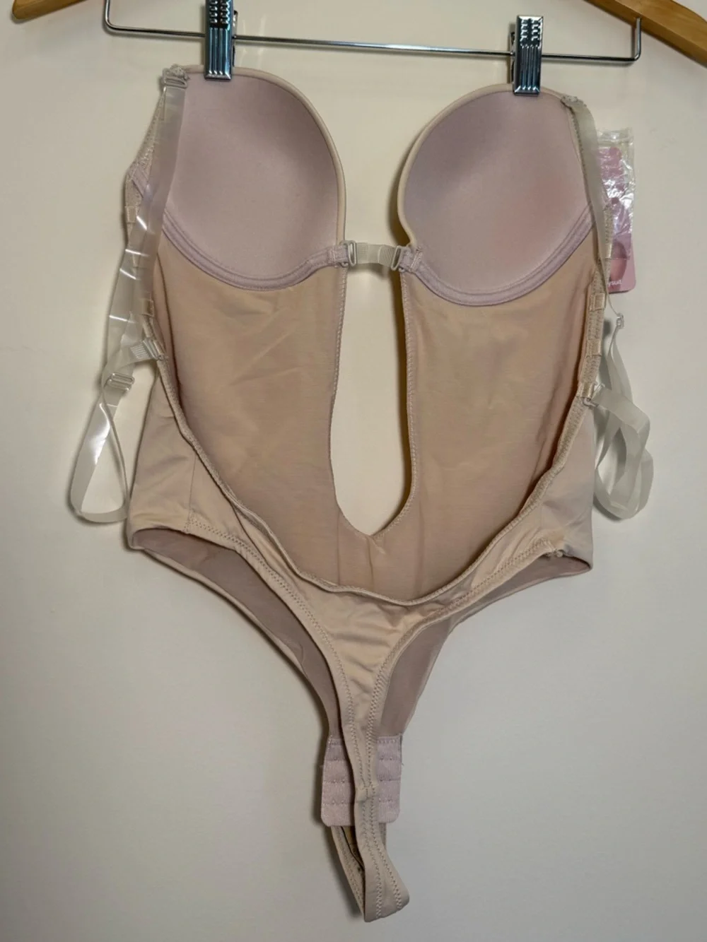 Backless Shapewear Bodysuit
Invisible Low Back Seamless Body
Shaper NWT (S) - Picture 5 of 9